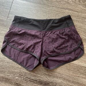 Vintage Lululemon Speed Up 2.5” Shorts in Great Condition (Size 2- fits like XS)